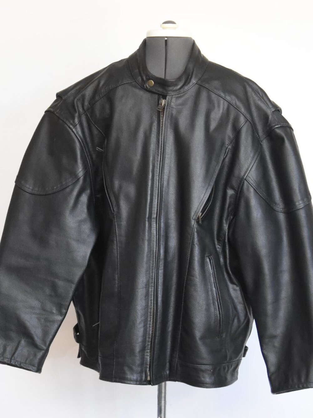 Vintage Black Heavy Leather Motorcycle Jacket Vented Padded Biker Size 52 XL 2XL